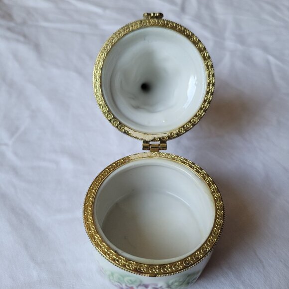 Angel Porcelain Trinket Box Harp Floral Vintage Gold Tone Trim Clasp Ring Box - Picture 10 of 15